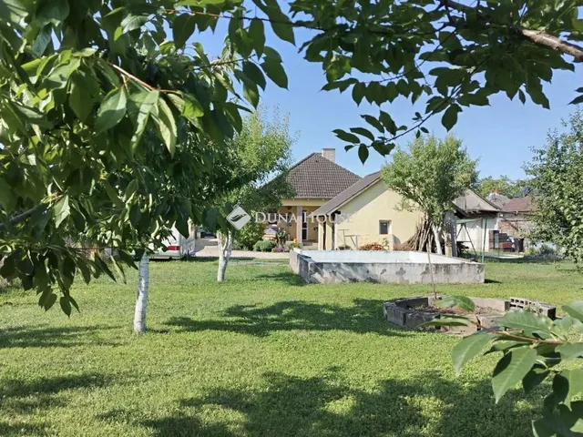 Eladó ház Pér 108 nm