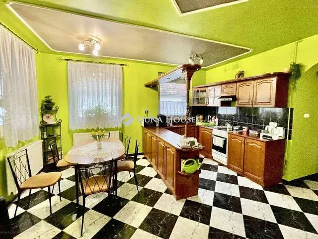 Eladó ház Pér 108 nm