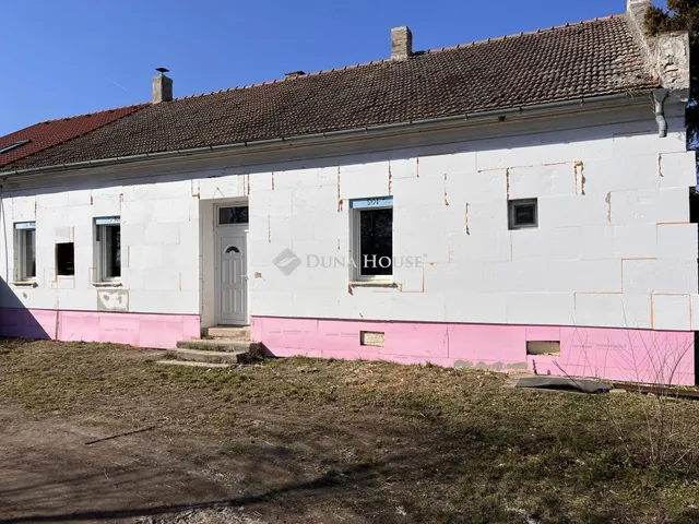 Eladó lakás Várbalog 73 nm