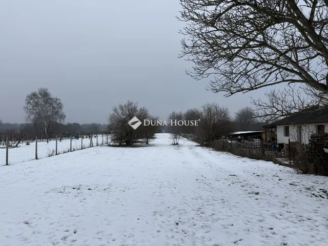 Eladó telek Győr 900 nm