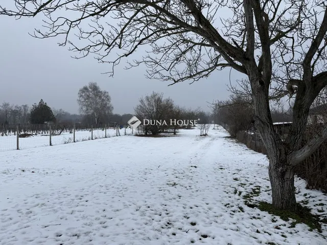 Eladó telek Győr 900 nm