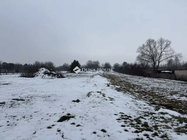 Eladó telek Győr 8000 nm