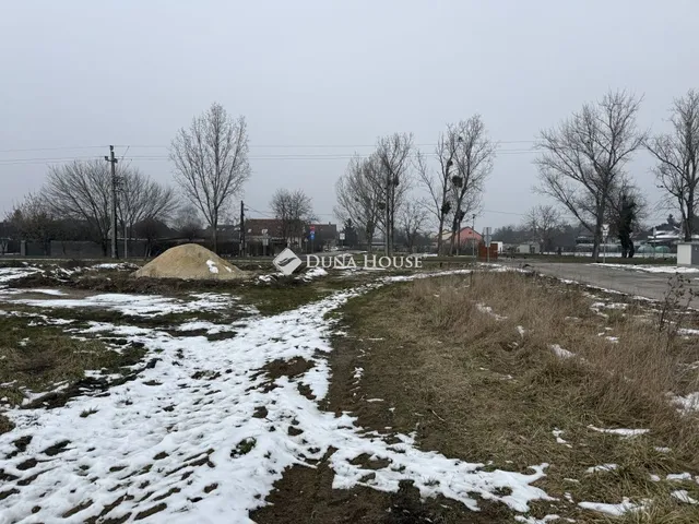 Eladó telek Győr 2611 nm