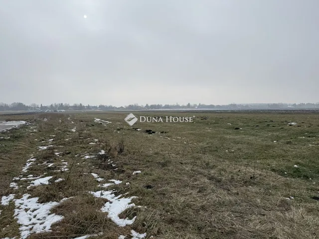 Eladó telek Győr 2611 nm