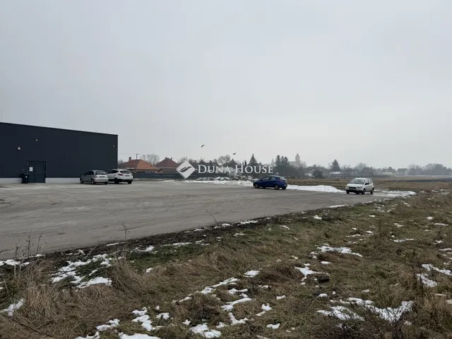 Eladó telek Győr 2611 nm