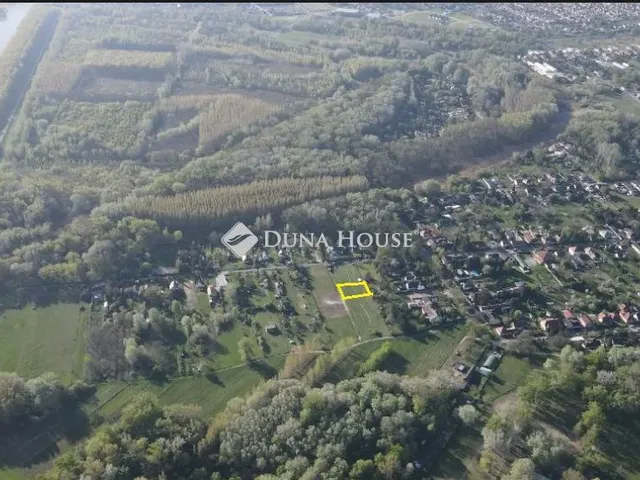 Eladó telek Győr 678 nm