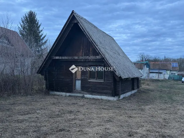 Eladó telek Gönyű 724 nm