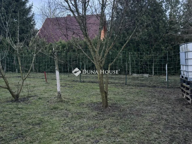 Eladó telek Gönyű 724 nm