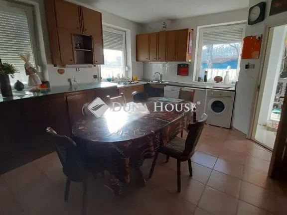 Kiadó ház Győrladamér 160 nm