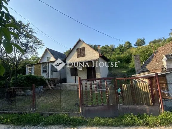 Eladó telek Tatabánya 1137 nm