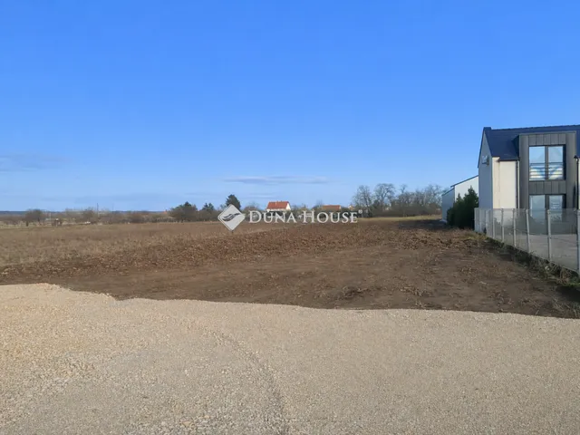 Eladó telek Tét 2478 nm