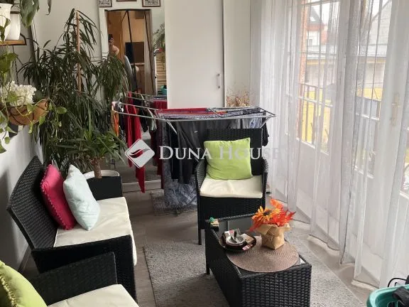 Eladó lakás Pápa, Huszár lakótelep 115 nm