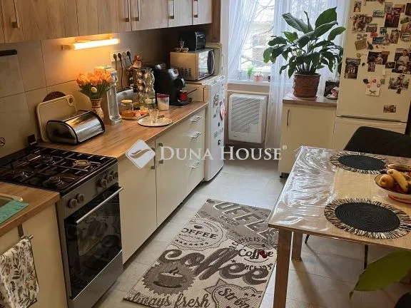 Eladó lakás Pápa, Huszár lakótelep 115 nm