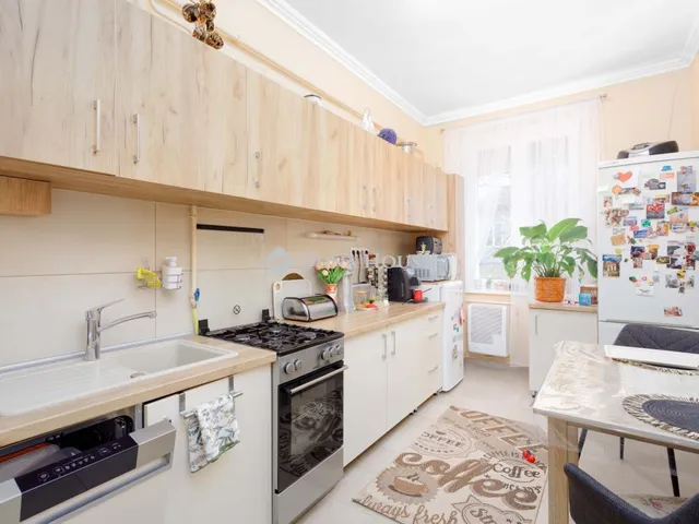 Eladó lakás Pápa, Huszár lakótelep 115 nm