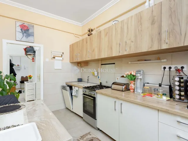 Eladó lakás Pápa, Huszár lakótelep 115 nm