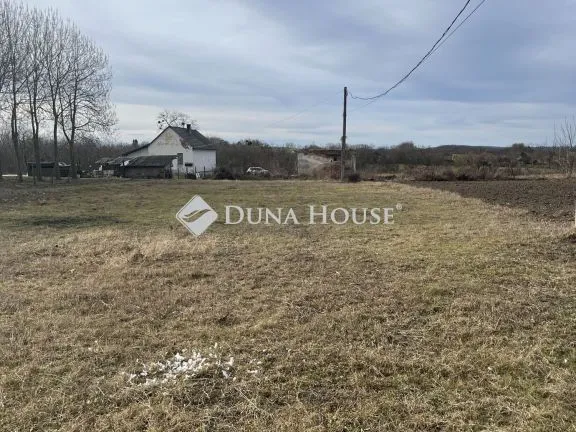 Eladó telek Bakonyszombathely 1683 nm