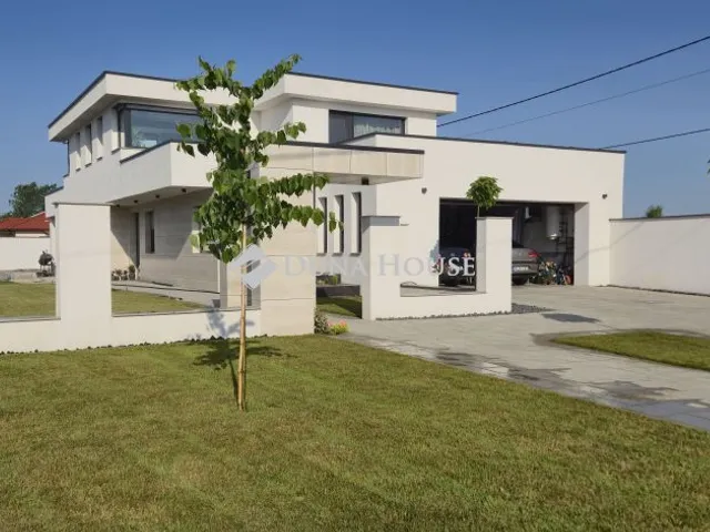 Eladó ház Koroncó 297 nm