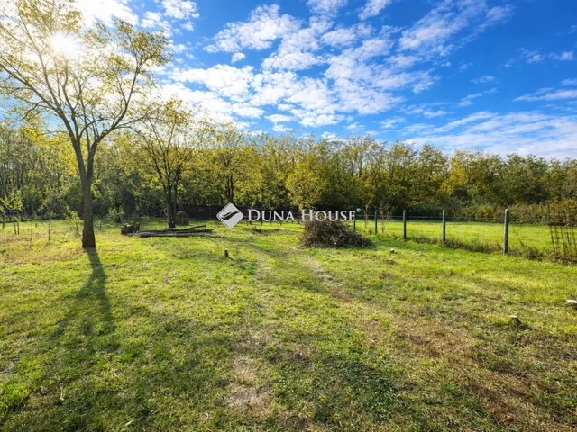 Eladó telek Győrszemere 2462 nm