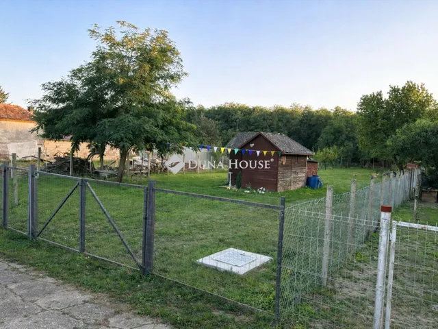 Eladó telek Győrszemere 2462 nm