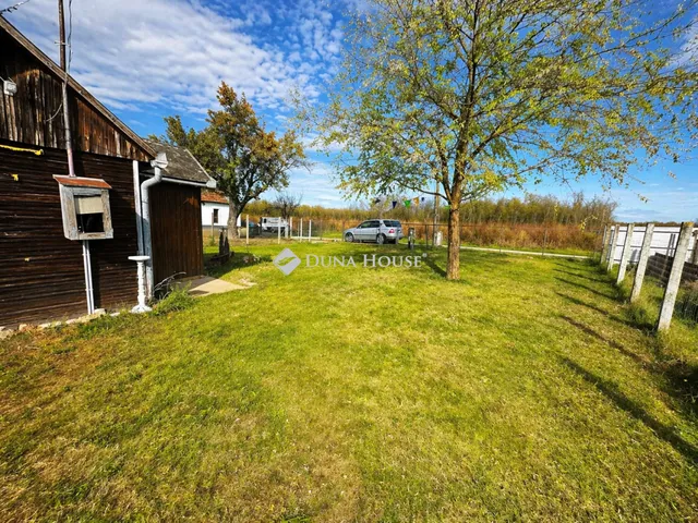 Eladó telek Győrszemere 2462 nm