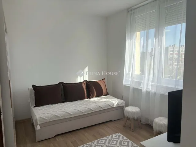 Eladó lakás Komárom 53 nm