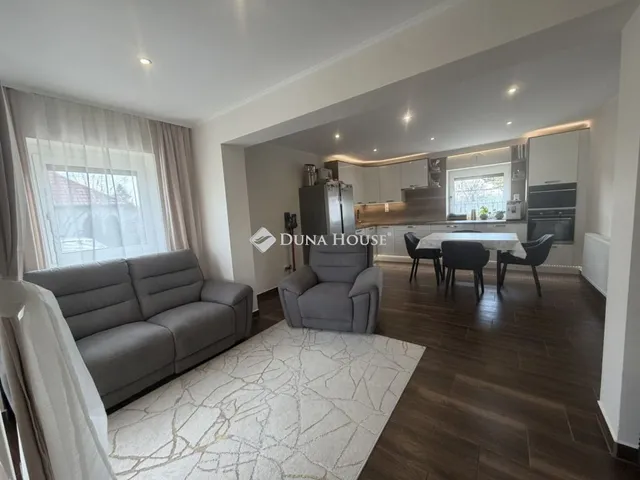 Eladó ház Pér 86 nm