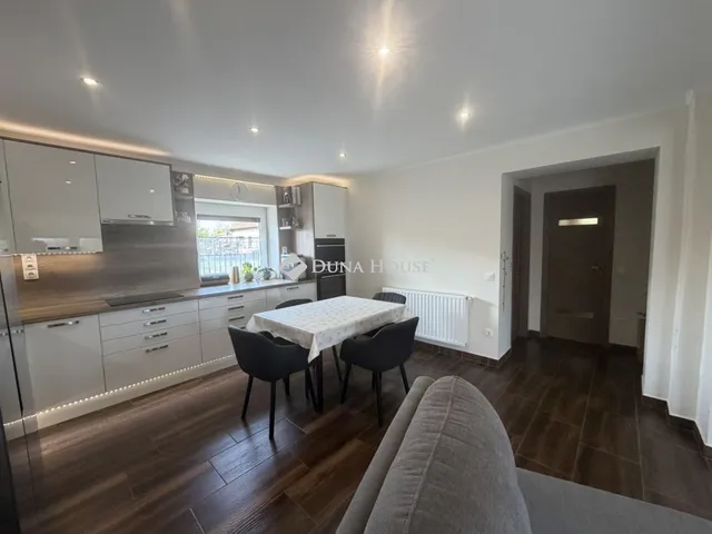 Eladó ház Pér 86 nm