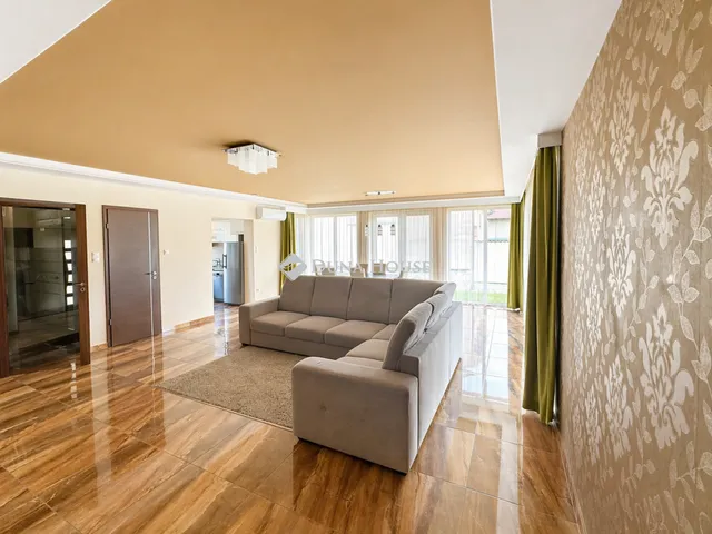 Eladó ház Nyúl 170 nm