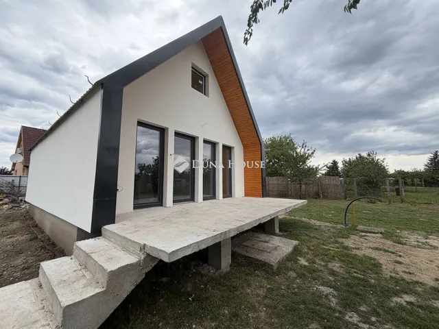 Eladó nyaraló Győr 35 nm