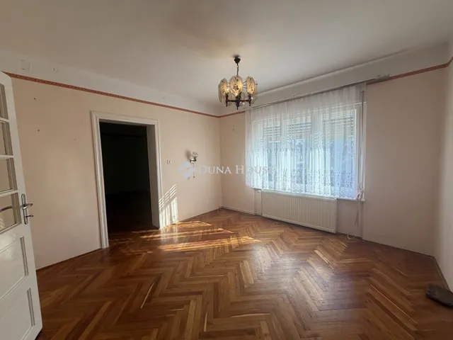 Eladó ház Csikvánd 136 nm