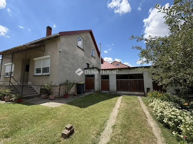 Eladó ház Ács 130 nm