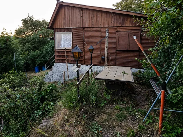 Eladó telek Szentendre 735 nm