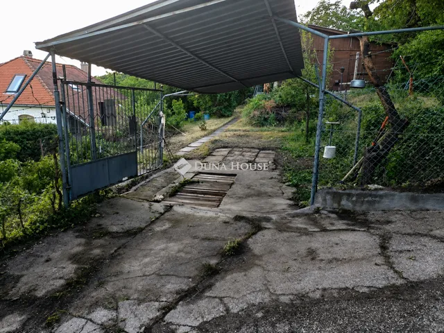 Eladó telek Szentendre 735 nm