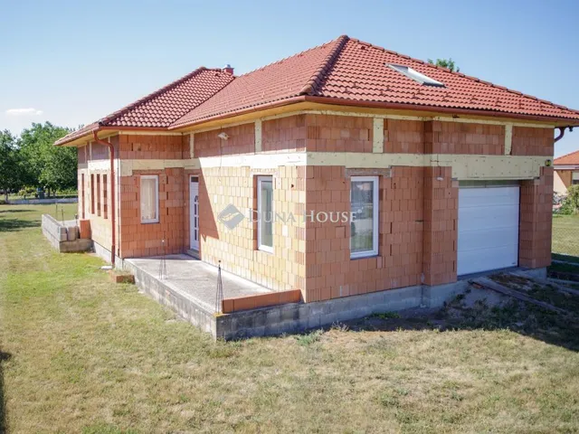 Eladó ház Lébény 286 nm