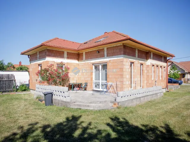 Eladó ház Lébény 286 nm