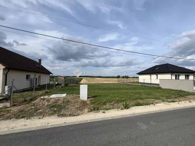 Eladó telek Pereszteg 587 nm