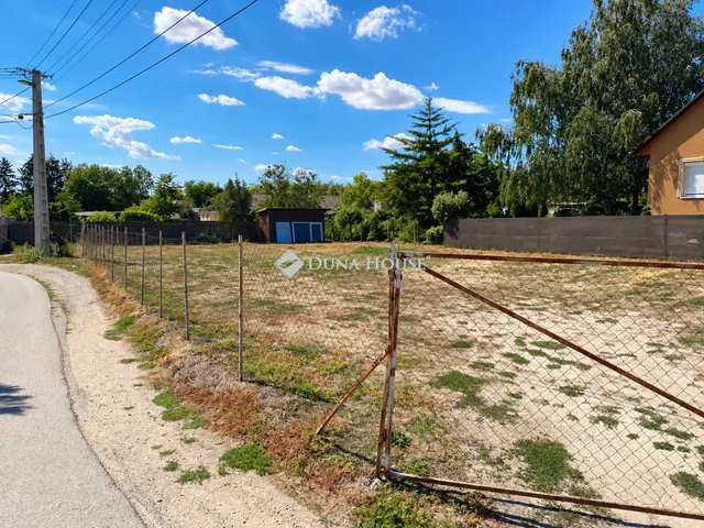 Eladó telek Bőny, Arany János utca 602 nm