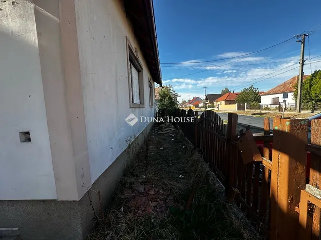 Eladó ház Tét 90 nm