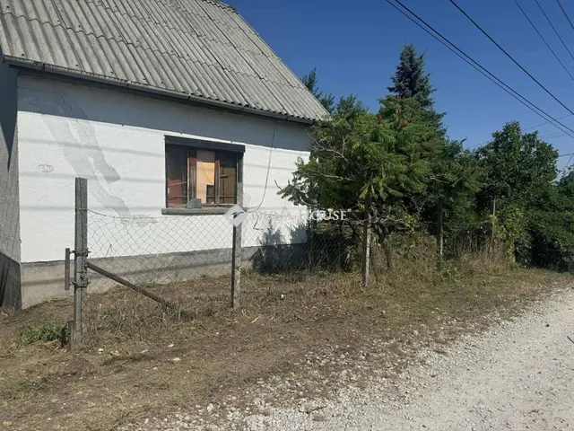 Eladó telek Lábatlan 979 nm