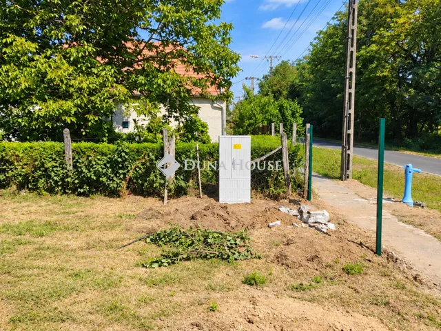 Eladó telek Lovászpatona 2067 nm
