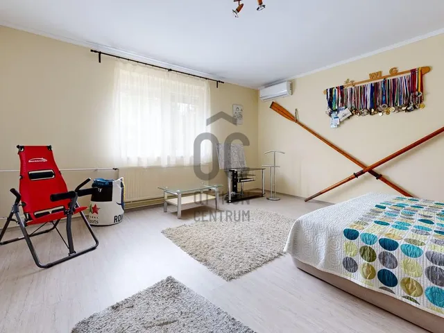 Eladó ház Győr, Győrszentiván 650 nm