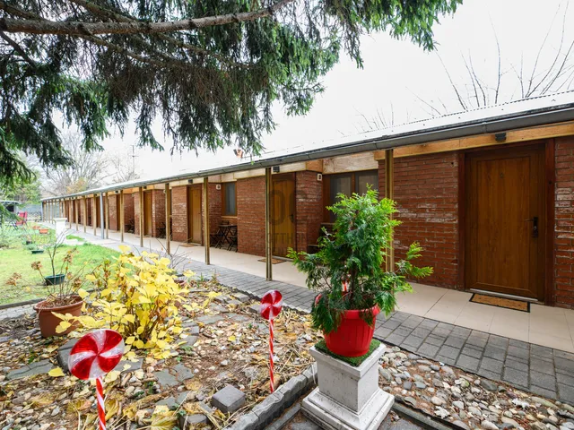 Eladó kereskedelmi és ipari ingatlan Budapest III. kerület, Rómaifürdő 243 nm