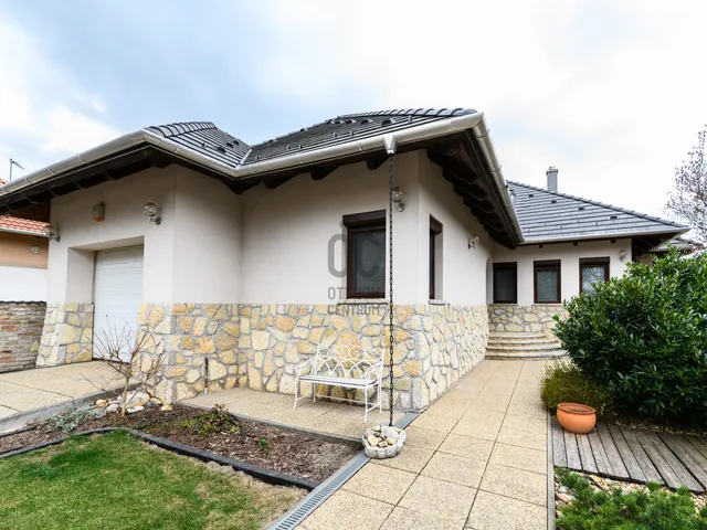 Eladó ház Százhalombatta, Óváros 255 nm