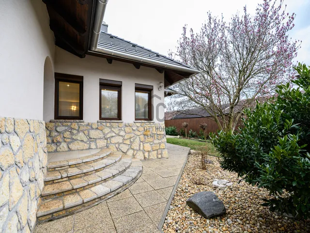 Eladó ház Százhalombatta, Óváros 255 nm