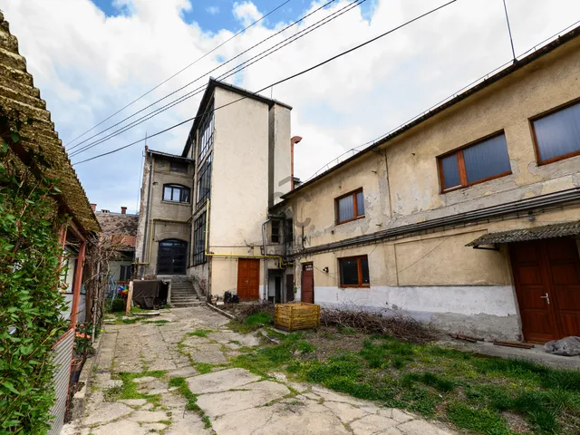 Eladó kereskedelmi és ipari ingatlan Budapest IV. kerület, Újpest 633 nm