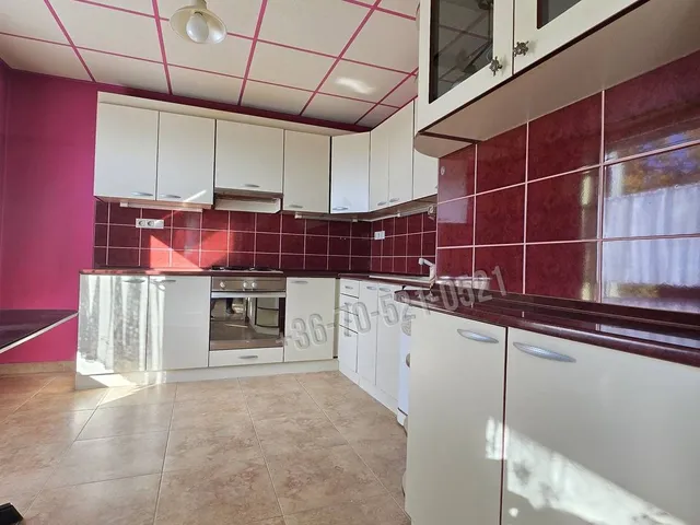 Eladó ház Pécs, Újhegy 221 nm