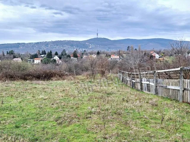 Eladó telek Pécs, Budai városrész 2425 nm