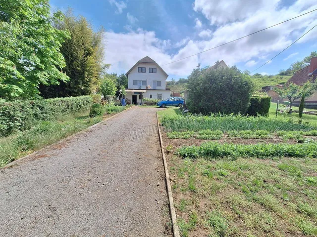 Eladó ház Pécs, Postavölgy 214 nm