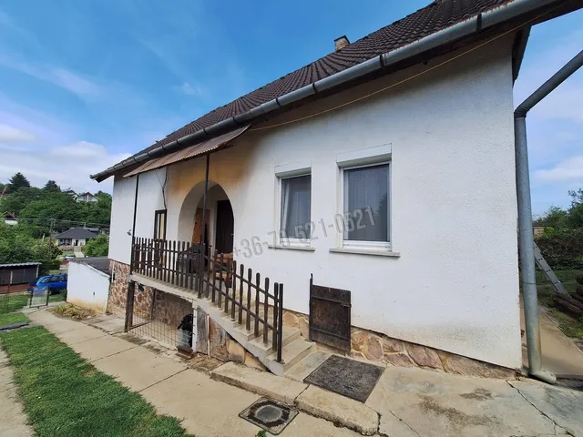 Eladó ház Pécs, Postavölgy 214 nm