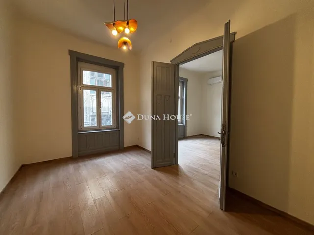 Eladó lakás Budapest VI. kerület 64 nm